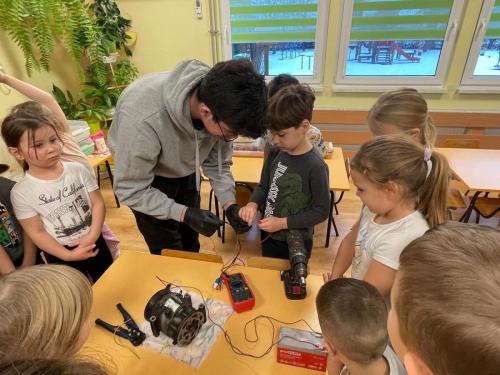 12 Małe ręce, wielkie dzieła – rzemiosło od najmłodszych lat!