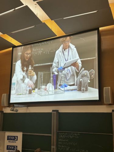 1e8da3ec-bbd2-41f0-ba60-b73a3950b8e0 Żywioły w ruchu, nauka w ogniu – finał konkursu „Magia Żywiołów” na Uniwersytecie Jagiellońskim