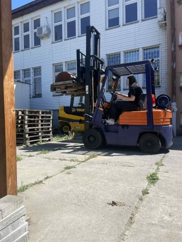 Emilka-operator-wozka-widlowego-1752131637 Wakacje z fachem w ręku