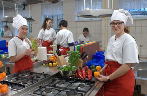 Zespol-Szkol-w-Czchowie-zajecia-gastronomiczne Brzeska edukacja z tarczami w Rankingu Perspektyw