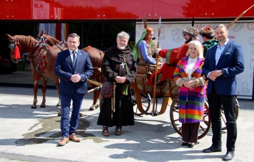 11-copy „Koronacja” – monumentalne widowisko o narodzinach Polski już 18 maja w Tarnowie