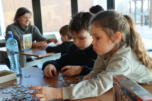 2-copy Rodzinne spotkanie z puzzlami i audiobajkami