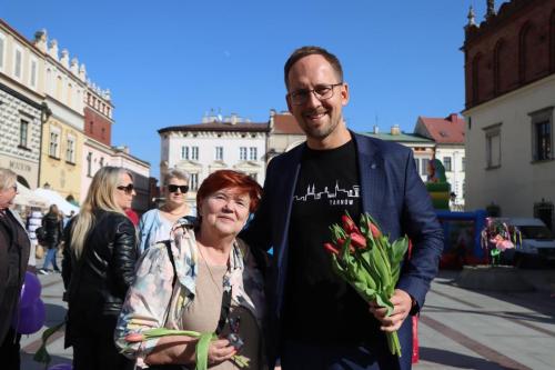 4-copy DZIEŃ KOBIET – TULIPANY I SŁOŃCE