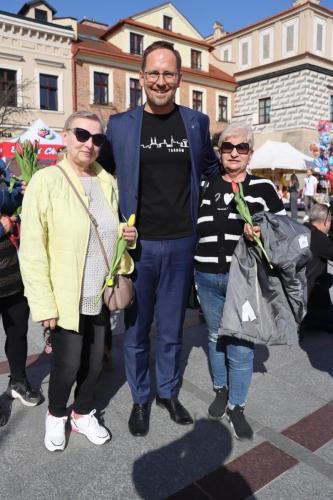 img-8547-copy DZIEŃ KOBIET – TULIPANY I SŁOŃCE