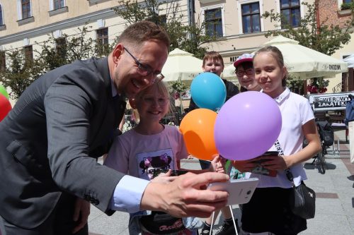 14-copy Tarnów przypomniał, że każde dziecko zasługuje na dom. Marsz w Dniu Rodzicielstwa Zastępczego z ważnym społecznym przesłaniem...