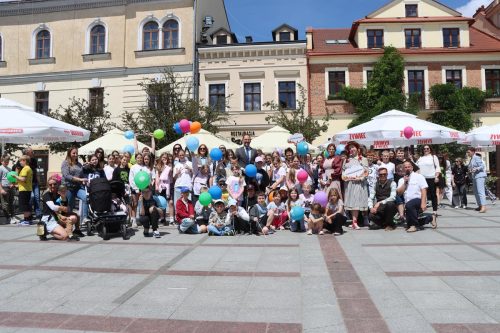 5a-copy Tarnów przypomniał, że każde dziecko zasługuje na dom. Marsz w Dniu Rodzicielstwa Zastępczego z ważnym społecznym przesłaniem...