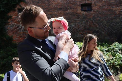 7b-copy Tarnów przypomniał, że każde dziecko zasługuje na dom. Marsz w Dniu Rodzicielstwa Zastępczego z ważnym społecznym przesłaniem...