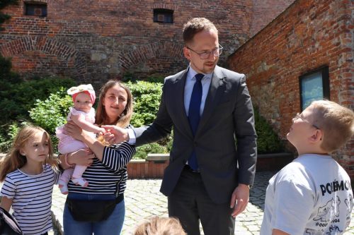 7c-copy Tarnów przypomniał, że każde dziecko zasługuje na dom. Marsz w Dniu Rodzicielstwa Zastępczego z ważnym społecznym przesłaniem...