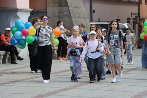 img-6617-copy Tarnów przypomniał, że każde dziecko zasługuje na dom. Marsz w Dniu Rodzicielstwa Zastępczego z ważnym społecznym przesłaniem...