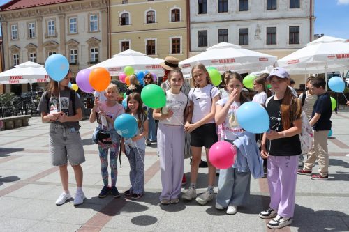 img-6632-copy Tarnów przypomniał, że każde dziecko zasługuje na dom. Marsz w Dniu Rodzicielstwa Zastępczego z ważnym społecznym przesłaniem...