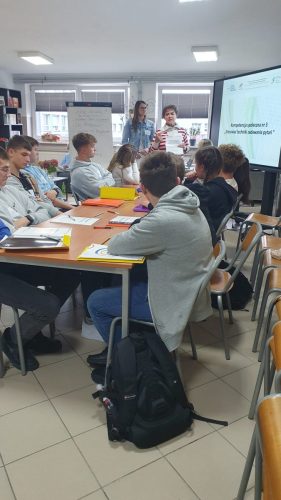 20241011101340 E-sport, który uczy więcej niż gry