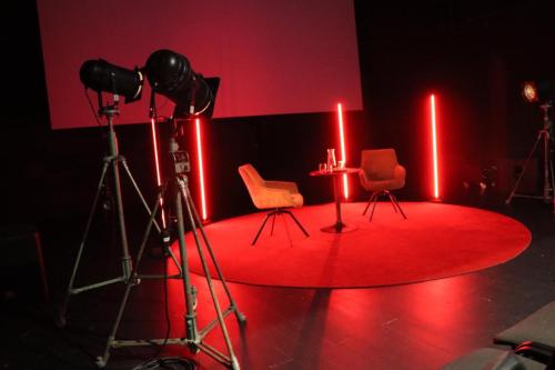 15 Premiera spektaklu „Zdążyć przed Panem Bogiem” w Tarnowie – historia, która wciąż trwa