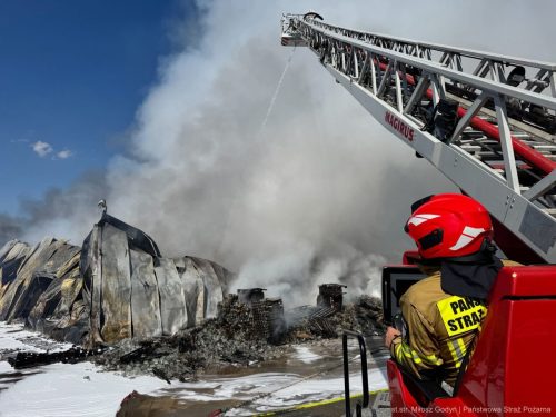 537551041_748563174627197_2258708167865284576_n Groźny pożar w Tarnowie. Strażacy wygrali walkę z ogniem