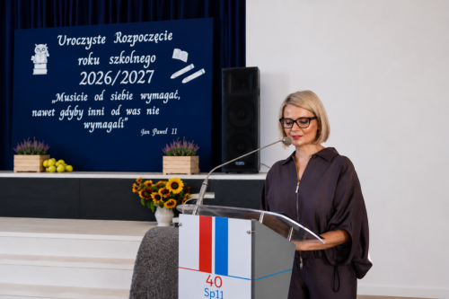 1 1 września – między pamięcią a przyszłością. Nowy rok szkolny rozpoczął się w IV LO w Tarnowie