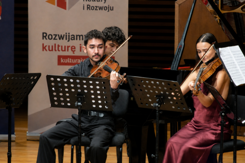 4-copy Młodzi artyści na estradzie. Kontrabas i Chopin zabrzmiały podczas Sceny Młodych