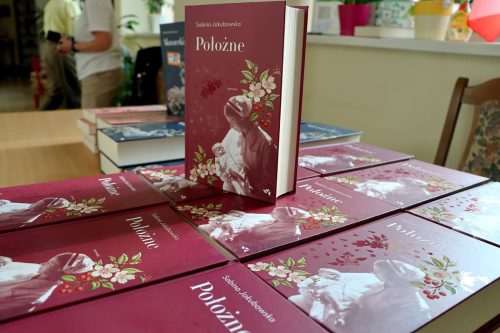 2-copy „Położne” – literatura, która dotyka prawdziwego życia
