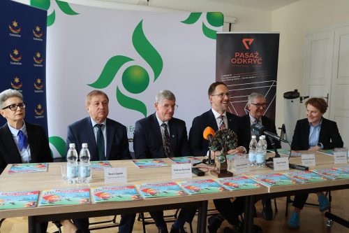 3-copy Tarnów: ruszyła kampania „Czerwony Kapturek w Krainie OZE”