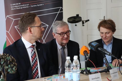 8-copy Tarnów: ruszyła kampania „Czerwony Kapturek w Krainie OZE”