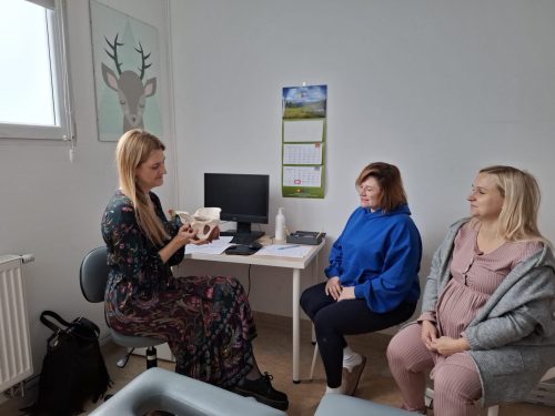 WhatsApp-Image-2026-09-26-at-12.35.29-1 Klub Zdrowej Mamy i Dziecka – twórcze pożegnanie lata i spotkania ze specjalistami