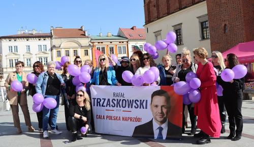 1 8 Marca - Wspólne Zdjęcie Kobiet Wspierających Rafała Trzaskowskiego