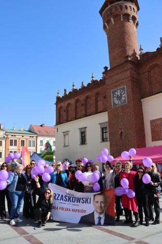 6 8 Marca - Wspólne Zdjęcie Kobiet Wspierających Rafała Trzaskowskiego