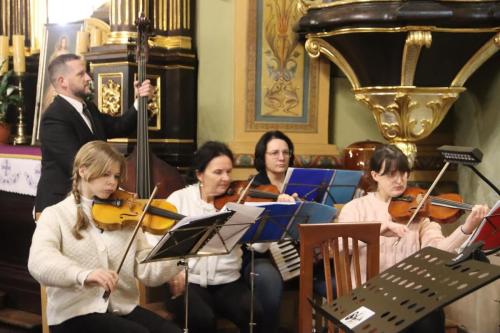 Chor-24 Kolędowanie na Starówce u Bernardynów