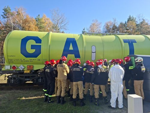 576674590_822891750668291_4495215262917785435_n Strażacy szkolili się z awaryjnego rozładunku cystern
