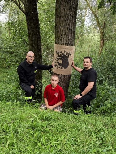 02Lek-na-lek-2-fot-OSP-Tuchow REGION - Nitki rozmów na drzewach