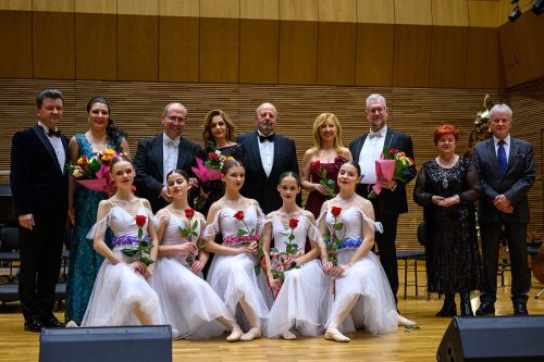 605346599_1872240806743831_3964918355822935581_n Koncert Świąteczno-Noworoczny w Lusławicach – muzyka, taniec i elegancja w wyjątkowej odsłonie - część trzecia