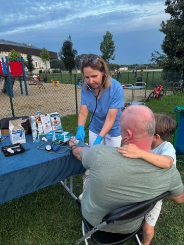 Moscickie-Kino-Plenerowe-00-foto-MCM Zdrowie pod gwiazdami, w słońcu i na… Babskim Poniedziałku