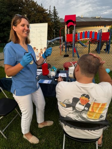 Moscickie-Kino-Plenerowe-01-foto-MCM Zdrowie pod gwiazdami, w słońcu i na… Babskim Poniedziałku