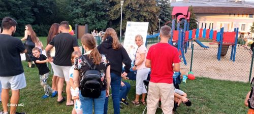 Moscickie-Kino-Plenerowe-03-foto-MCM Zdrowie pod gwiazdami, w słońcu i na… Babskim Poniedziałku