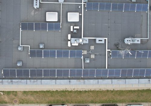 Panele-na-dachu-MCM-05 Słońce mocnej zasili zdrowie