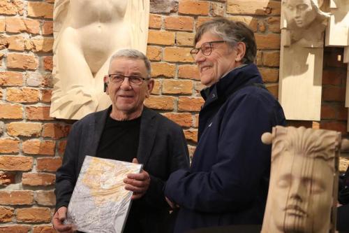 10 "Niezwykła wystawa rzeźb Marka Pelczara – hołd dla kobiecości" w Galerii Bema20