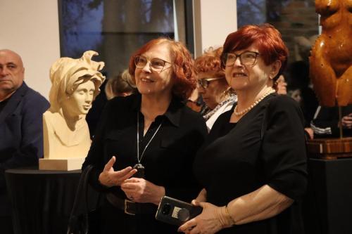 12 "Niezwykła wystawa rzeźb Marka Pelczara – hołd dla kobiecości" w Galerii Bema20