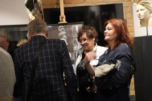 23 "Niezwykła wystawa rzeźb Marka Pelczara – hołd dla kobiecości" w Galerii Bema20