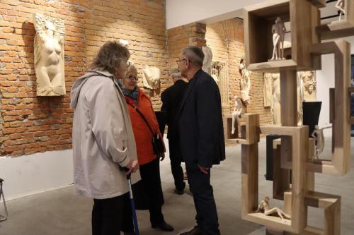 30 "Niezwykła wystawa rzeźb Marka Pelczara – hołd dla kobiecości" w Galerii Bema20