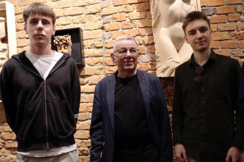 48 "Niezwykła wystawa rzeźb Marka Pelczara – hołd dla kobiecości" w Galerii Bema20