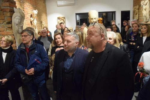 53 "Niezwykła wystawa rzeźb Marka Pelczara – hołd dla kobiecości" w Galerii Bema20