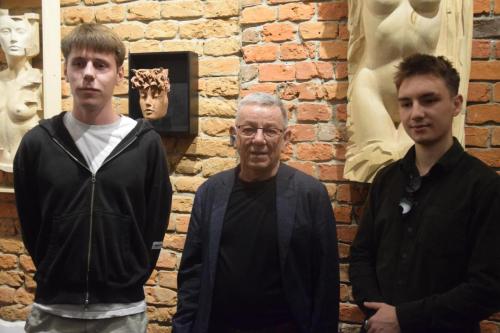 54 "Niezwykła wystawa rzeźb Marka Pelczara – hołd dla kobiecości" w Galerii Bema20