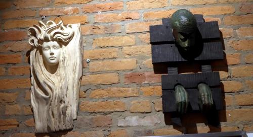 57 "Niezwykła wystawa rzeźb Marka Pelczara – hołd dla kobiecości" w Galerii Bema20