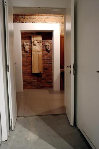 60 "Niezwykła wystawa rzeźb Marka Pelczara – hołd dla kobiecości" w Galerii Bema20