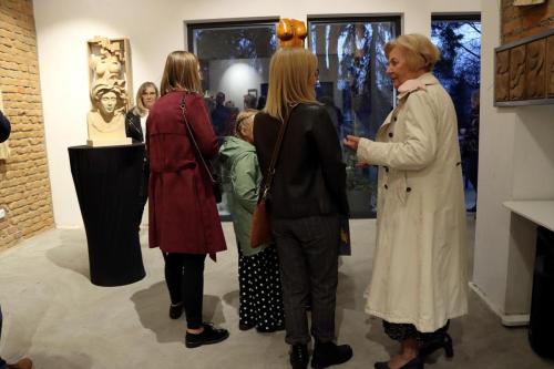 61 "Niezwykła wystawa rzeźb Marka Pelczara – hołd dla kobiecości" w Galerii Bema20