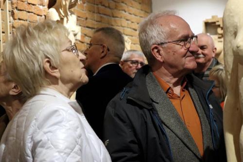 70 "Niezwykła wystawa rzeźb Marka Pelczara – hołd dla kobiecości" w Galerii Bema20