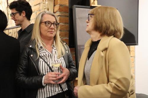 76 "Niezwykła wystawa rzeźb Marka Pelczara – hołd dla kobiecości" w Galerii Bema20