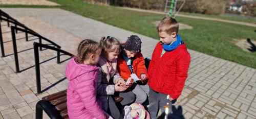 434148917_815926700566361_6580932562712810888_n Jak pierwszaki z 1A szukały wiosny i wielkanocnego zajączka