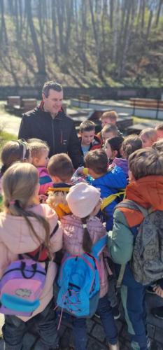 434330628_815926677233030_7707474783087370260_n Jak pierwszaki z 1A szukały wiosny i wielkanocnego zajączka