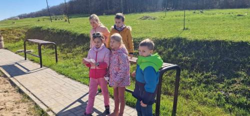 434332937_815926713899693_8683758315379727117_n Jak pierwszaki z 1A szukały wiosny i wielkanocnego zajączka