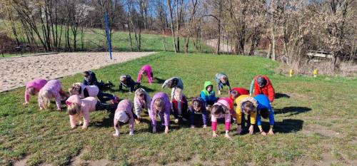 434352608_815926703899694_339457960161501509_n Jak pierwszaki z 1A szukały wiosny i wielkanocnego zajączka