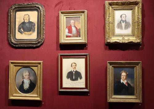 1-copy "Wielkie Historie w Małych Formach: Wystawa Miniatur"